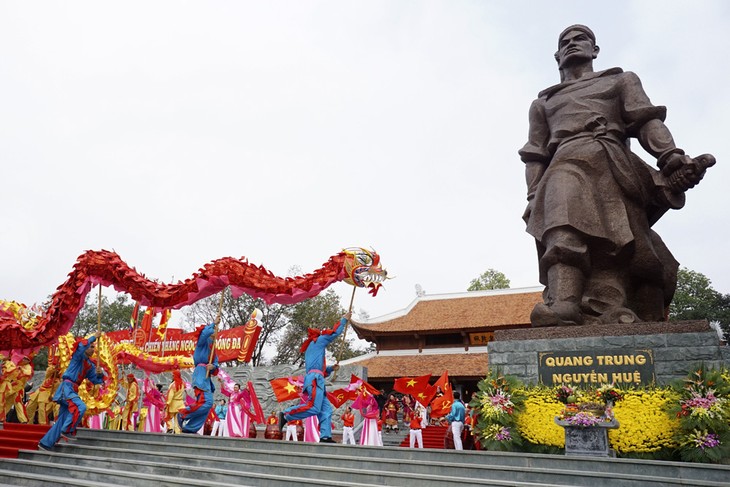 227e anniversaire de la victoire de Ngoc Hoi-Dong Da  - ảnh 1